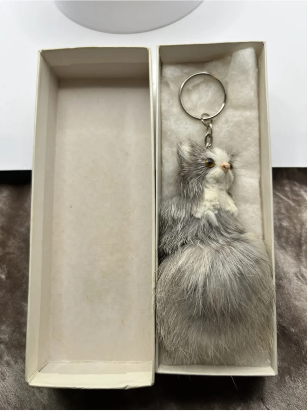 Vintage Fur Cat Keychain LITTLE RARE FIND , SEE ALL ZOOM IN INSIDE OF DISNEY BOX